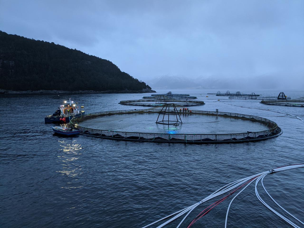 Installing hardware in a Fjorde